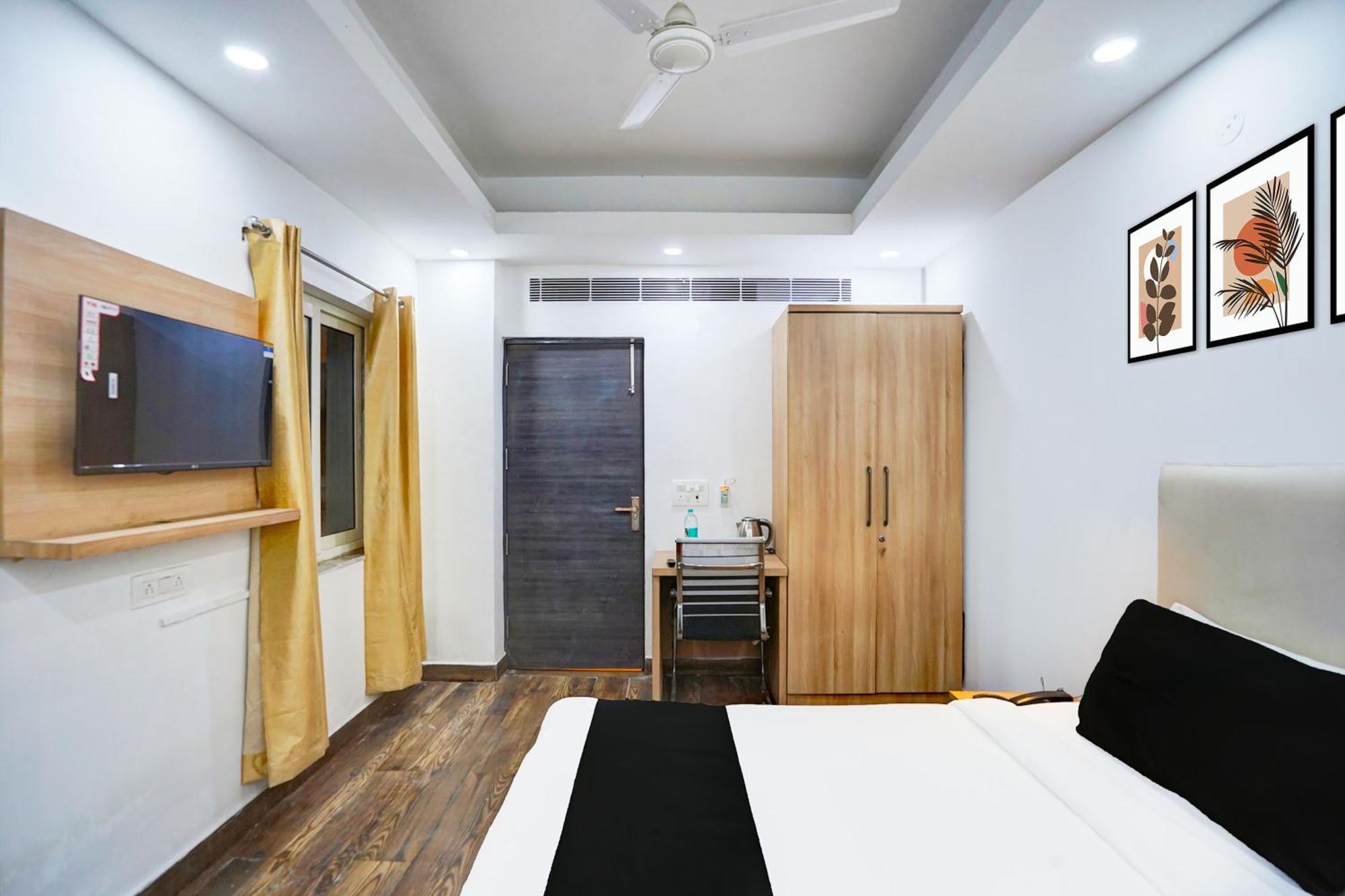 Отель Super Townhouse Sector 104 Нойда Экстерьер фото