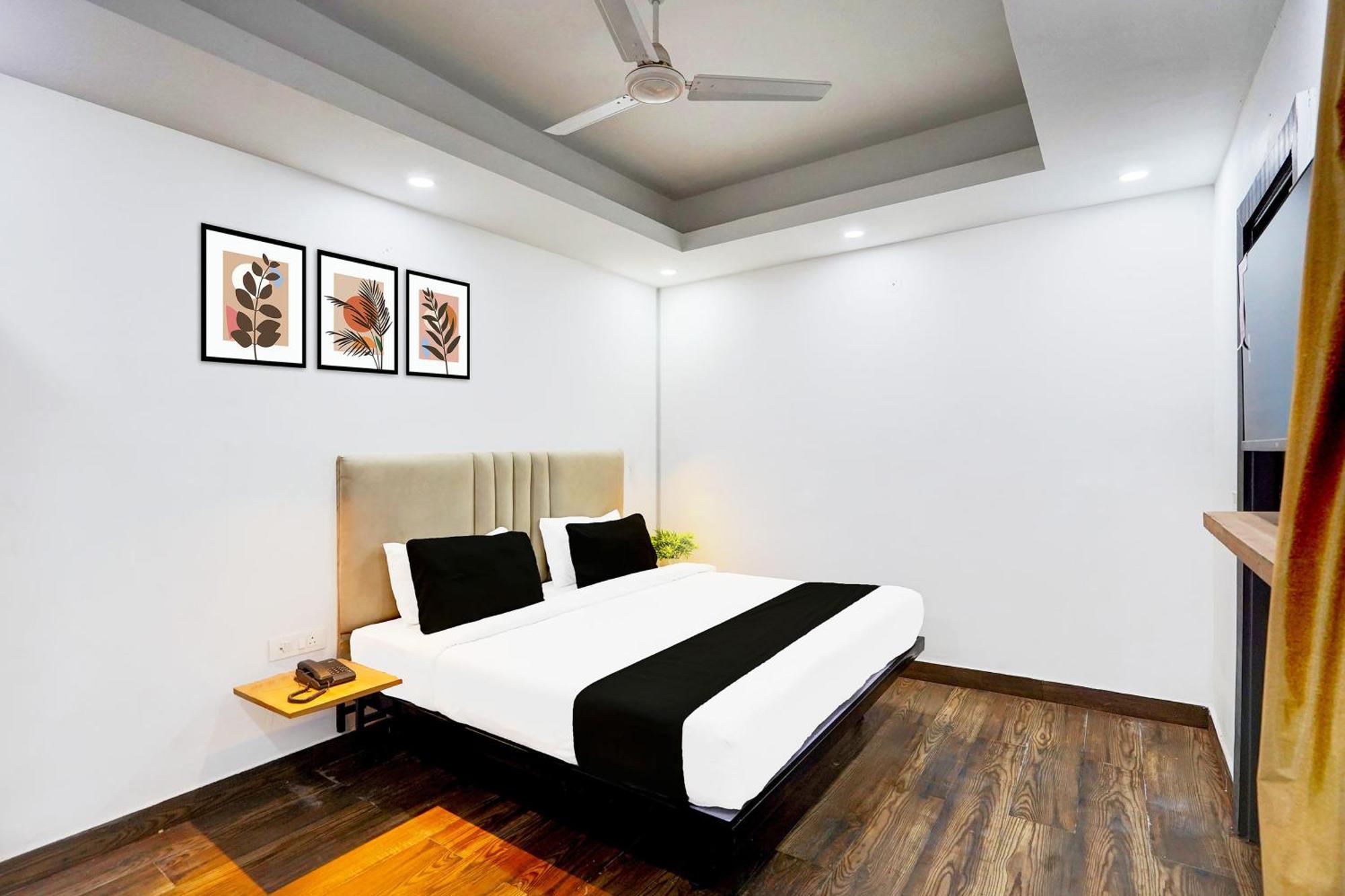 Отель Super Townhouse Sector 104 Нойда Экстерьер фото
