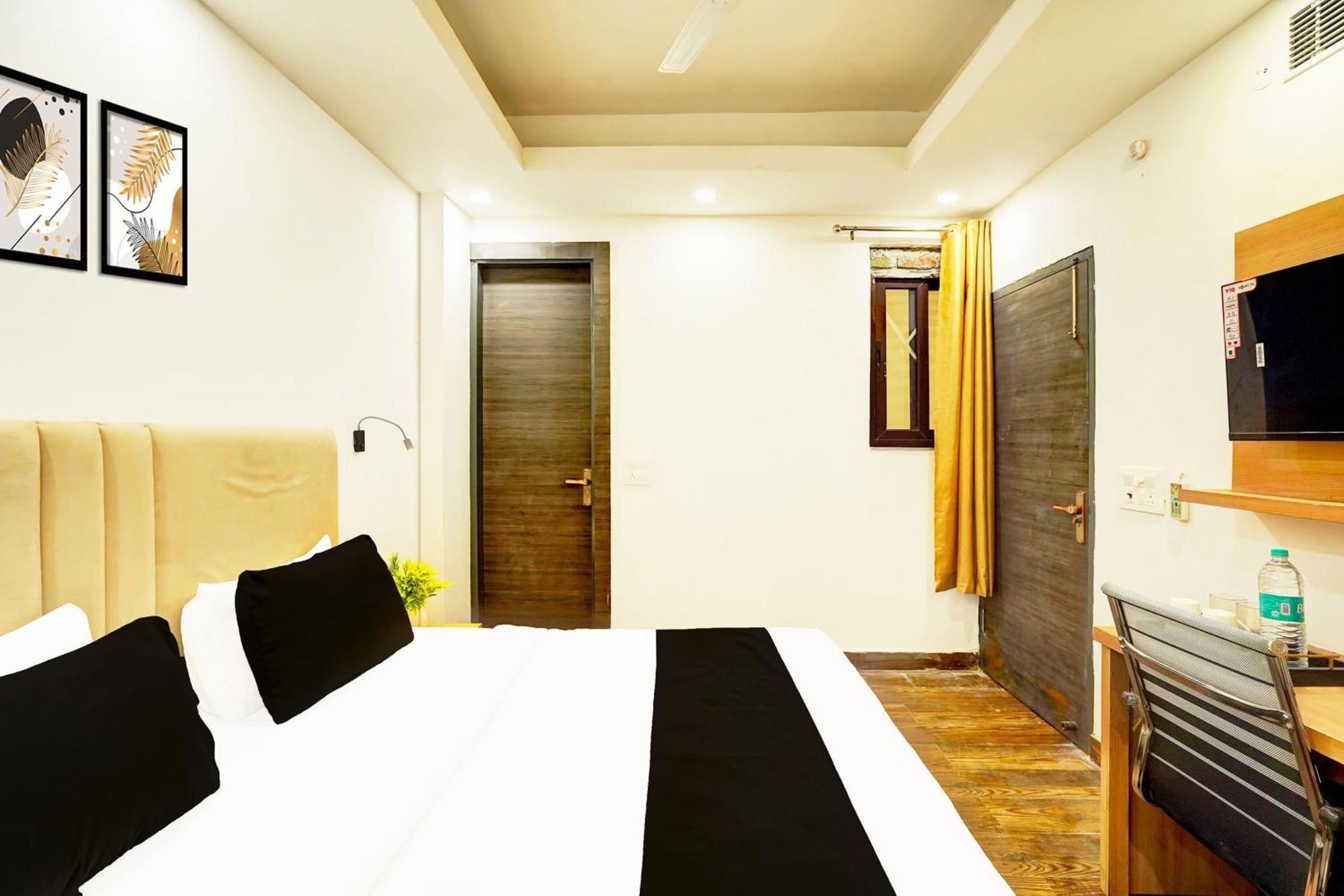 Отель Super Townhouse Sector 104 Нойда Экстерьер фото