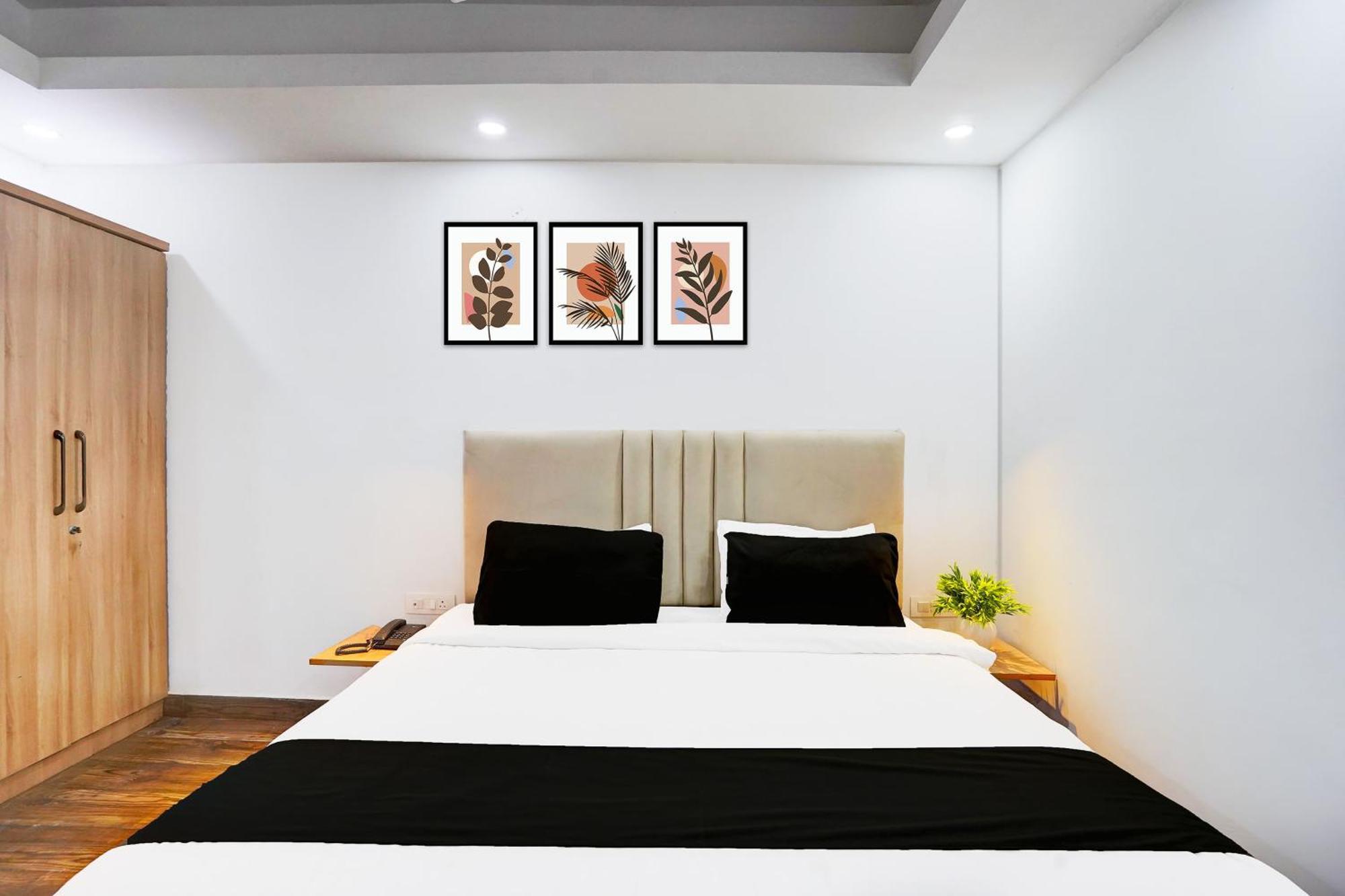 Отель Super Townhouse Sector 104 Нойда Экстерьер фото