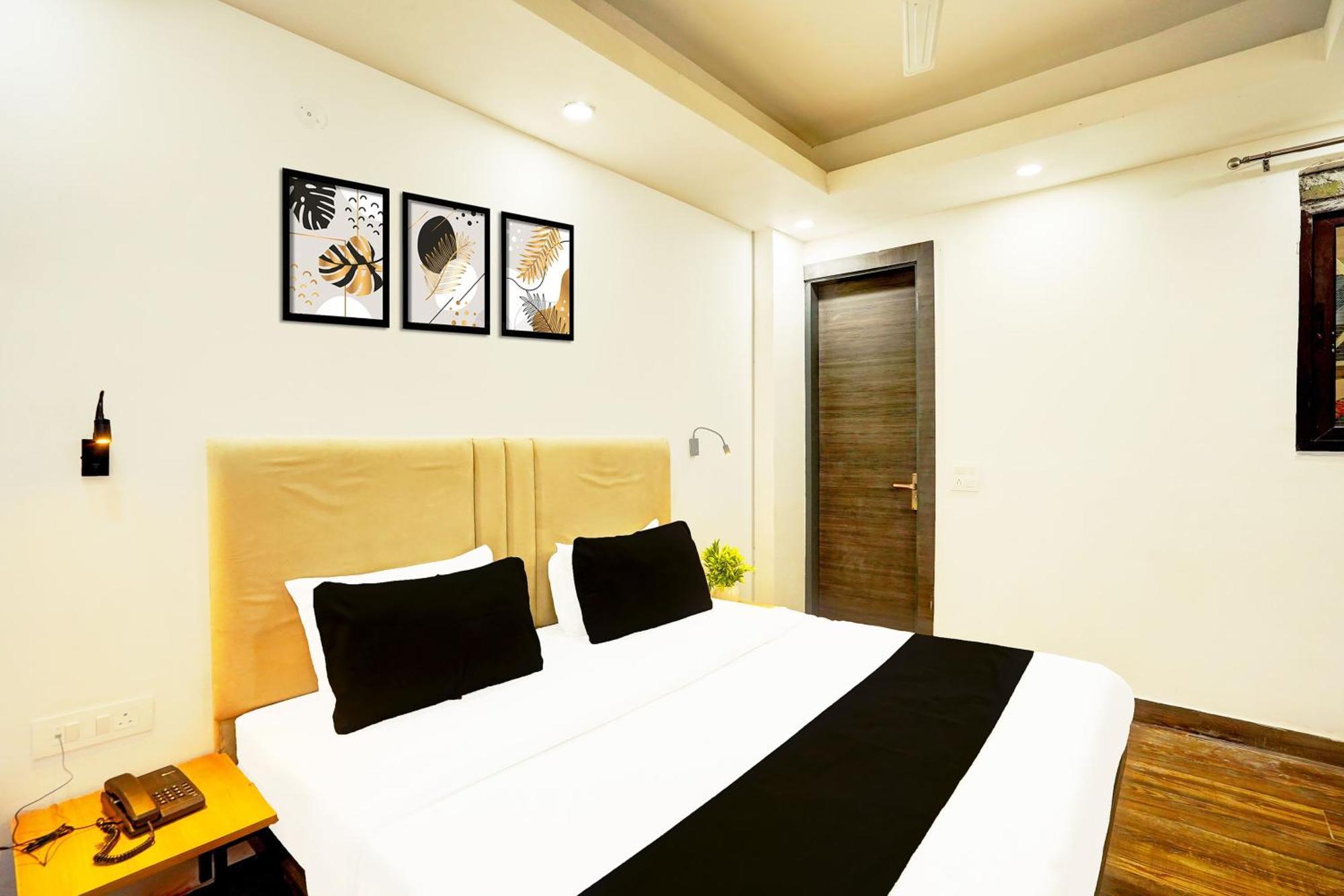 Отель Super Townhouse Sector 104 Нойда Экстерьер фото