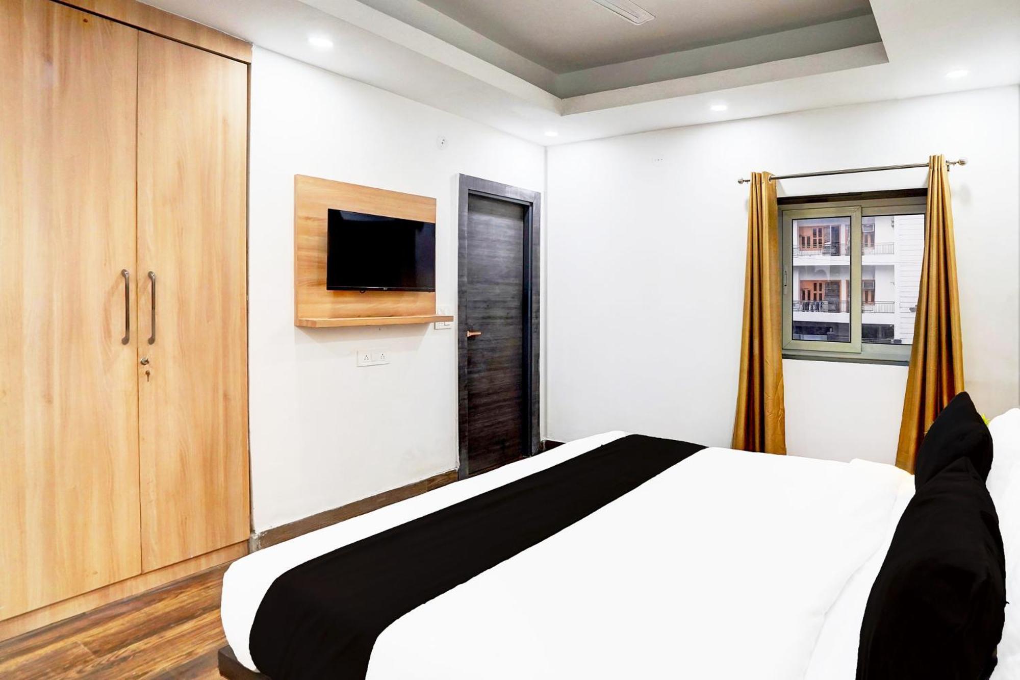 Отель Super Townhouse Sector 104 Нойда Экстерьер фото
